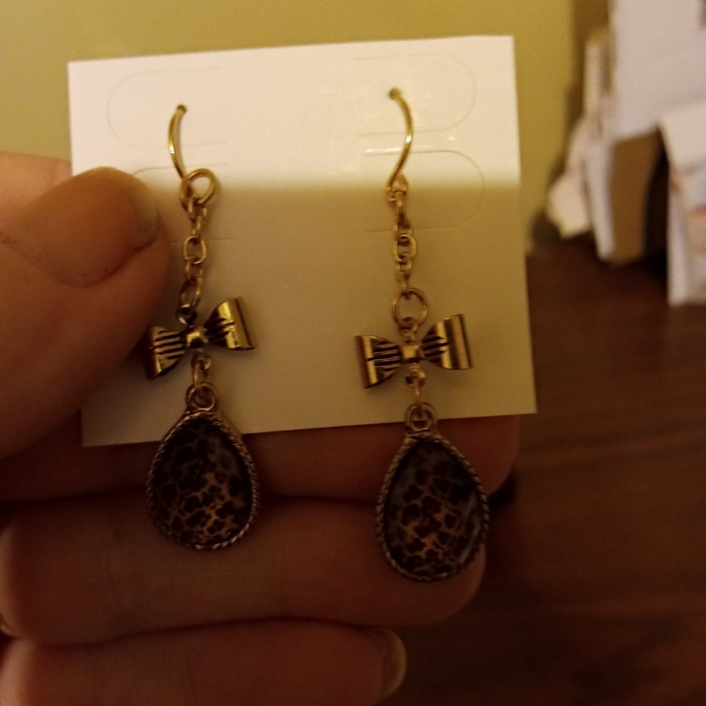 Earrings - Picture 4 of 9